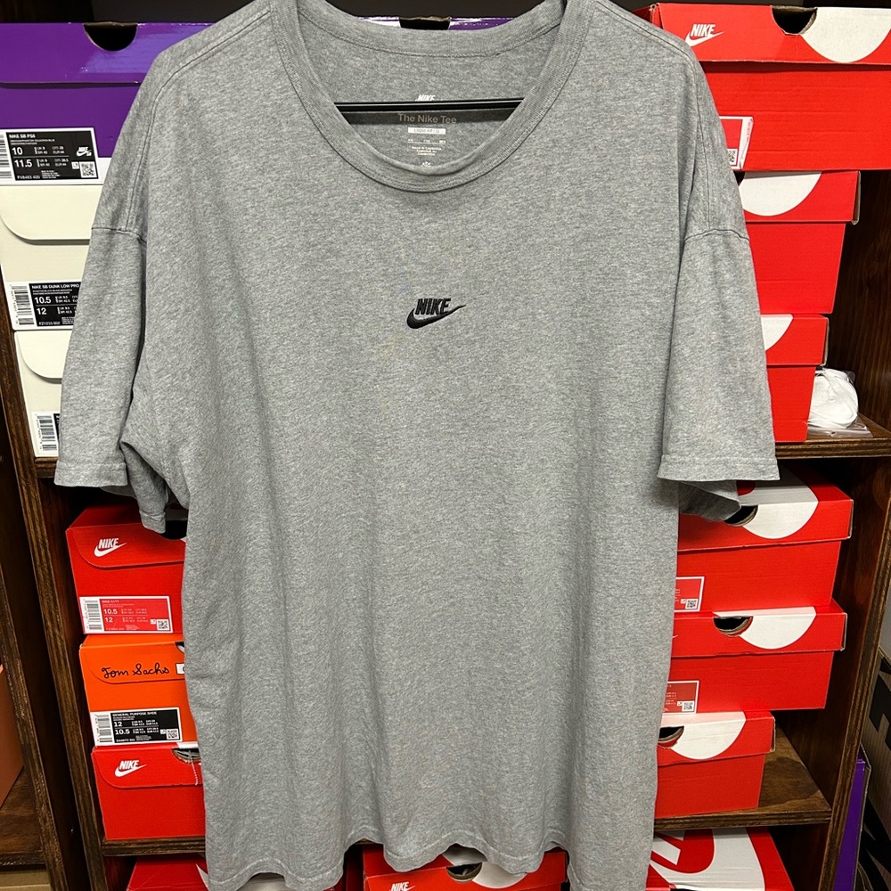 Nike premium essentials tee